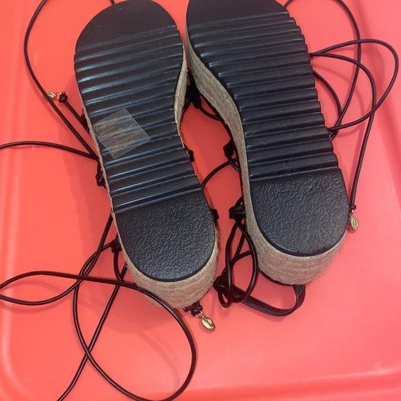 Shoedazzle String Toe Sandals Ladies Size 9.5M Black Wedge Platform - Picture 4 of 6